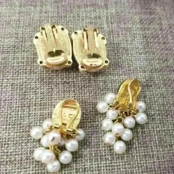 Vintage KJL and LC gold tone with pearl like clip-on earrings set - Picture 4 of 16